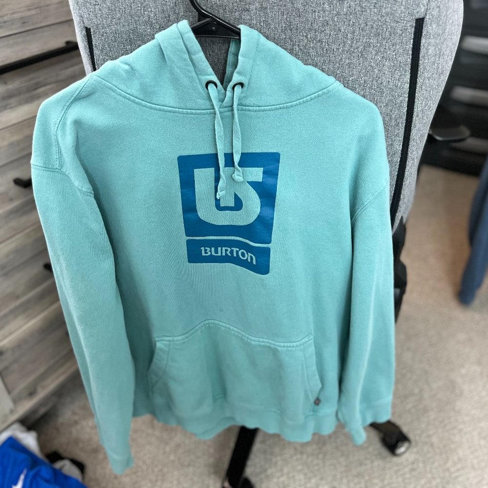 Burton Logo Vertical Fill Pullover Hoodie (Item: bt3lvfp06ca15)